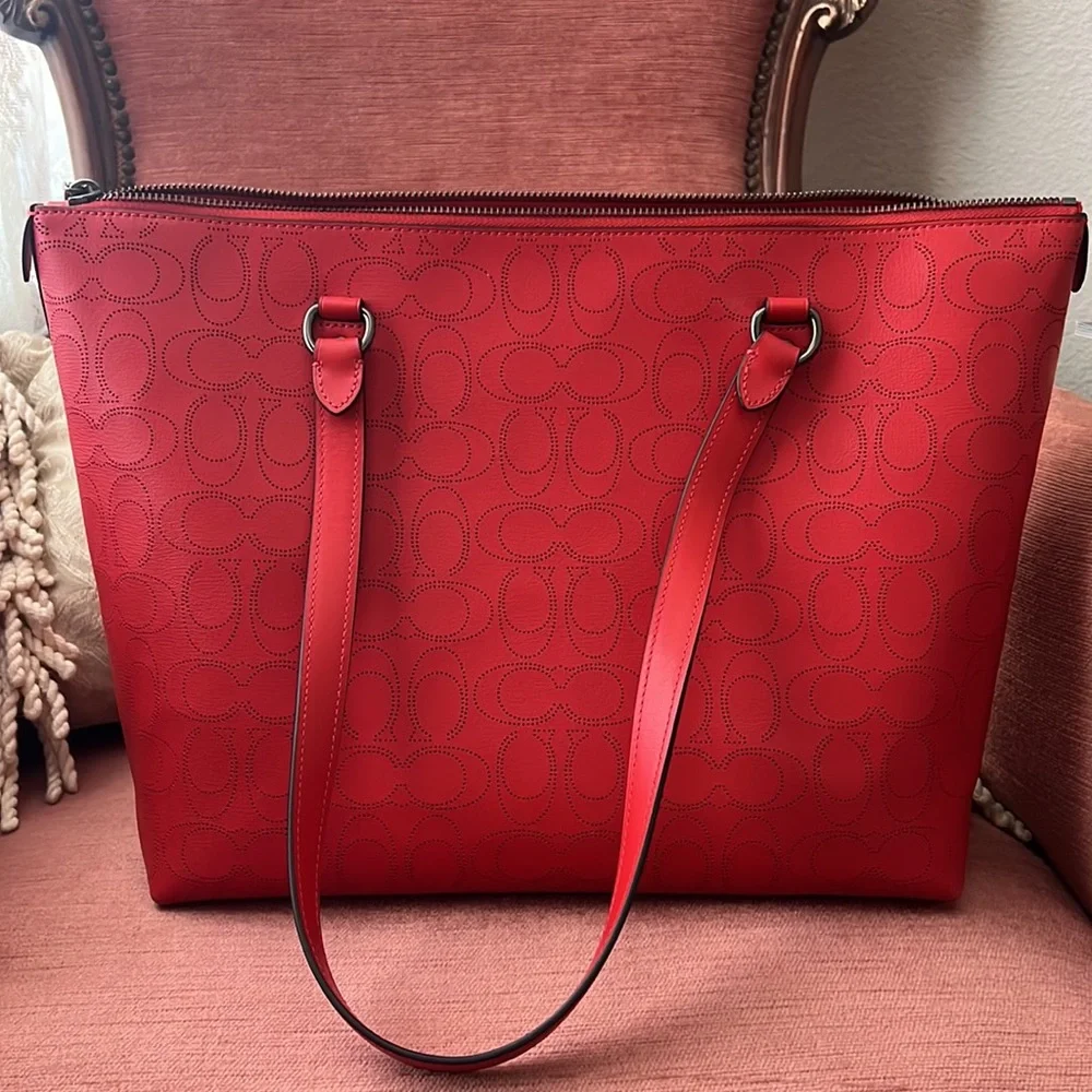 Coach NWOT Gallery tote bag in perforated Miami red, brand new - Picture 6 of 16